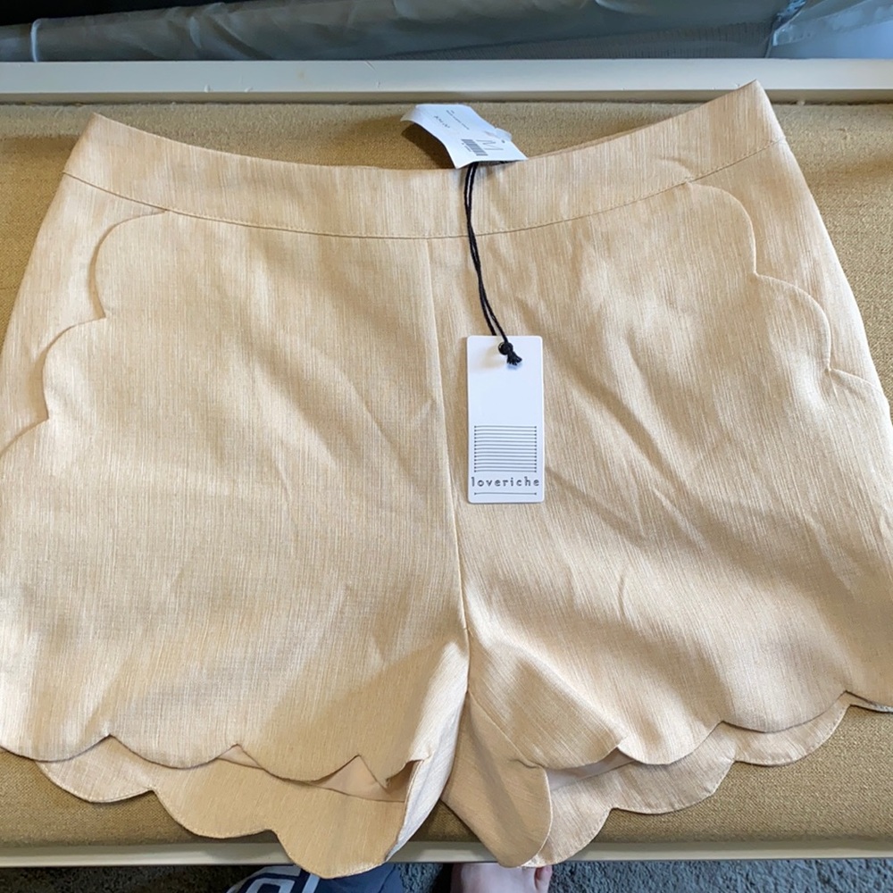 BNWT LOVERICHE taupe shorts size medium
